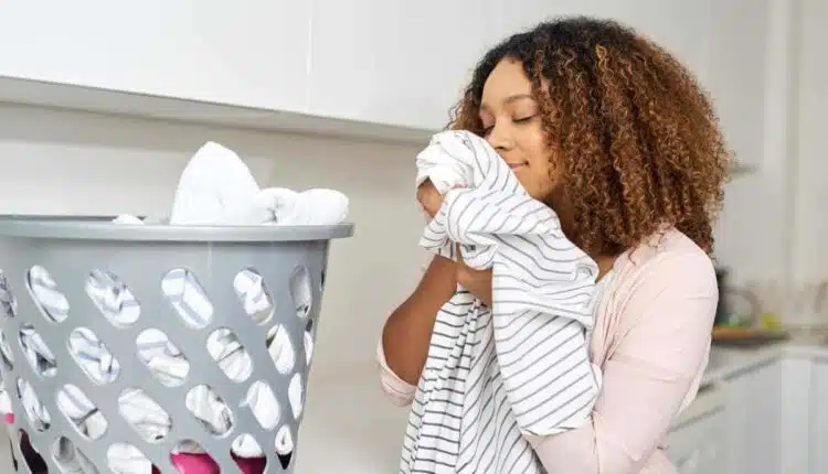 Como deixar as roupas macias sem gastar com amaciante