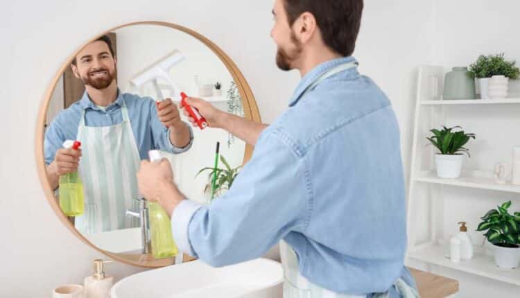 Como deixar o espelho do banheiro sempre limpinho após o banho