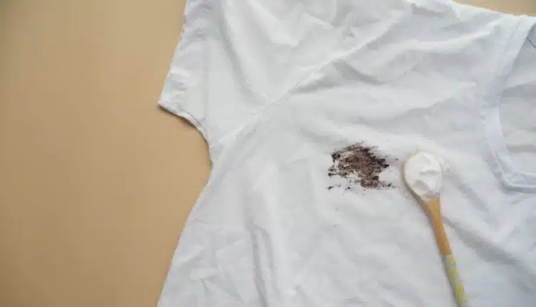 Como o amido de milho me salvou das manchas de gordura na roupa