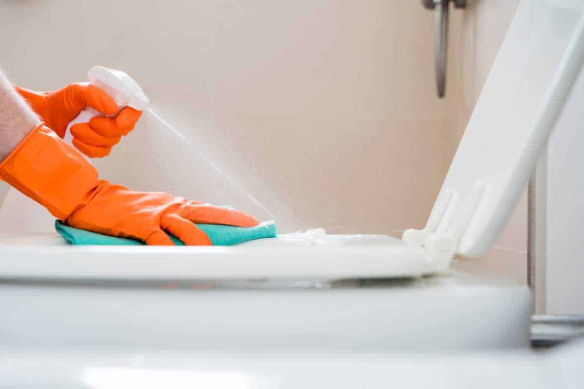 Como tirar manchas teimosas e manter o cheirinho de casa limpa