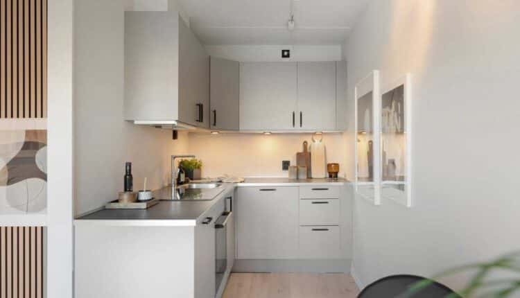 Cozinha pequena sem bagunça: truques fáceis de decoração