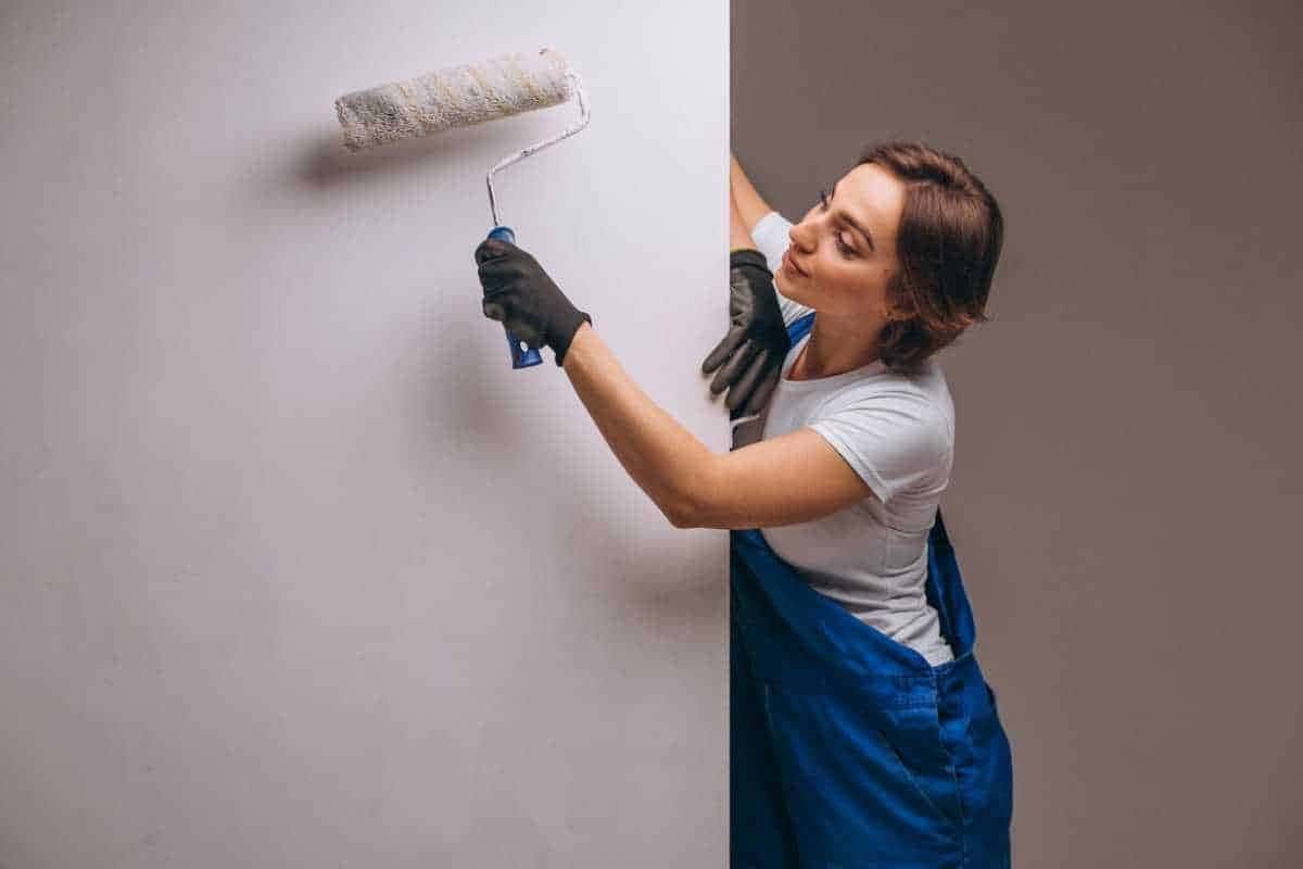 Mancha na parede? Veja como sumir com elas sem pintar