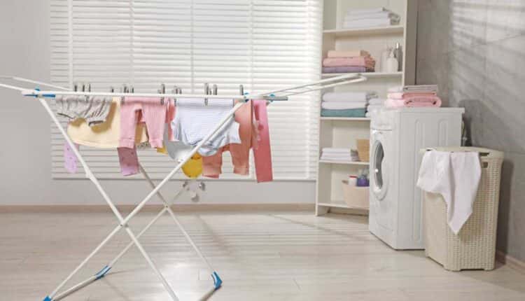 Roupas ainda úmidas? Veja como secar rapidinho mesmo na chuva