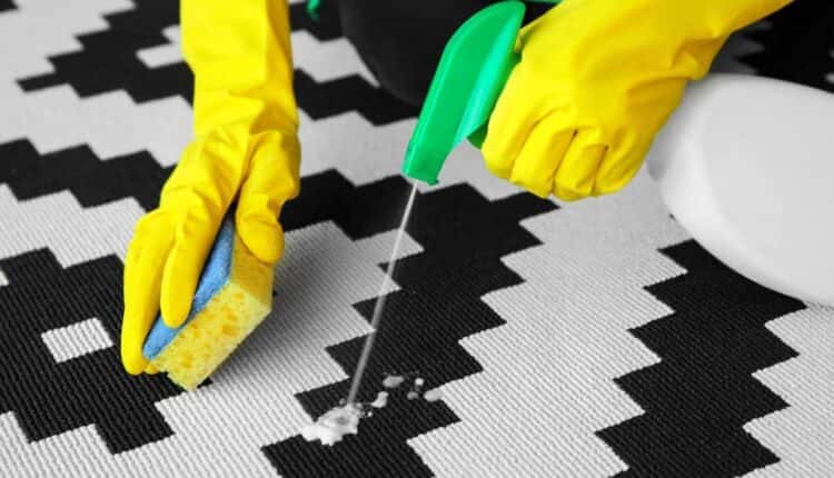 Tapete limpinho de novo: como tirar o cheiro ruim em casa