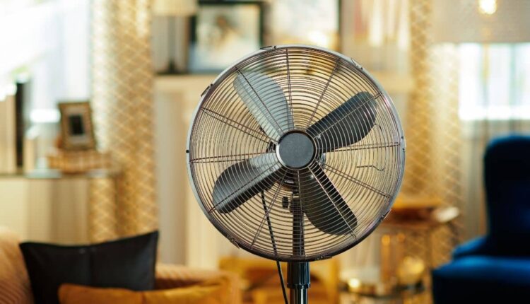 Ventilador empoeirado? Veja como limpar sem bagunça e sem desmontar