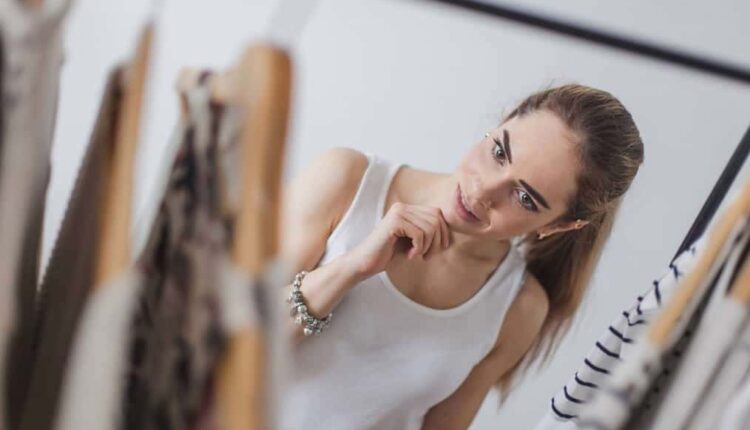 Guarda-roupa bagunçado? Veja como deixá-lo prático sem stress