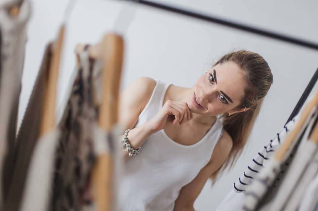 Guarda-roupa bagunçado? Veja como deixá-lo prático sem stress
